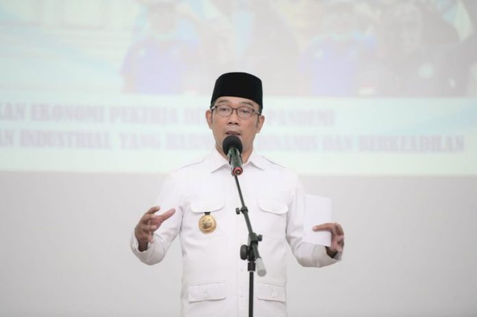 image_750x_6193c2ce74fe0 Gubernur Jawa Barat Ridwan Kamil saat Konferda ke- IX DPD KSPSI Provinsi Jawa Barat periode 2021-2026 di Hotel Bumi Makmur Indah, Lembang, Kabupaten Bandung Barat, Selasa (16/11/2021).