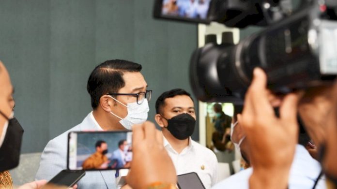 Gubernur Jawa Barat Ridwan Kamil menuturkan membangun sebuah kota baru harus memiliki identitas dan kearifan lokal. (humas jabar)