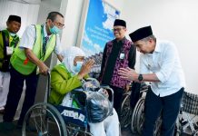 Pj Gubernur Jabar Sambut Kedatangan 440 Jemaah Haji Kloter 1 di BIJB Kertajati